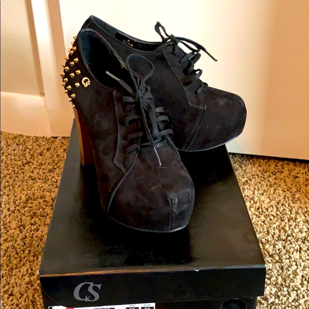 Carmen Steffens, suede gold spiked booties